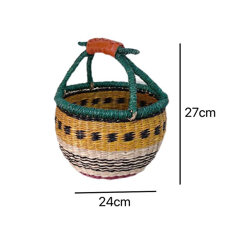 eaweed Handmade woven picnic basket for storing fruits and vegetables, Cosmetics kitchen organizer flower girl basket