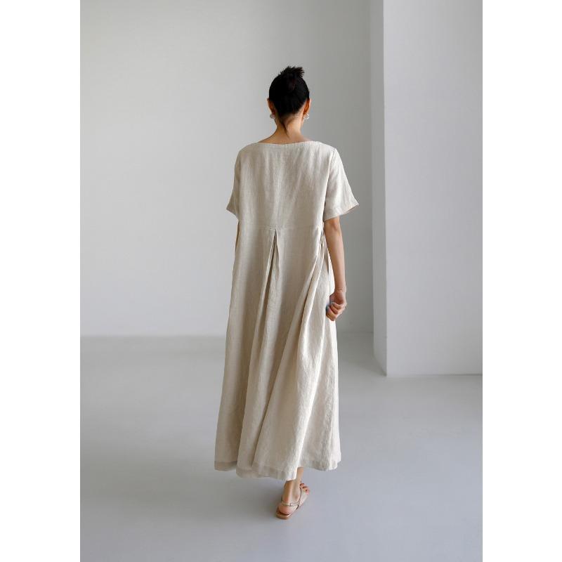 Платье выше колена с высокой талией. Повседневное платье-комбинация больших размеров.