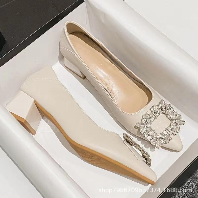 Женские туфли на низком каблуке со стразами, весна 2024, новый темперамент, заостренный носок, плоская подошва, удобные черные рабочие женские туфли