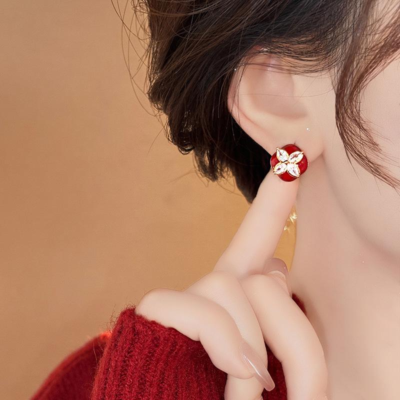 Vintage light luxury 111 silver needle red dripping flower stud earrings, premium geometric earrings earrings