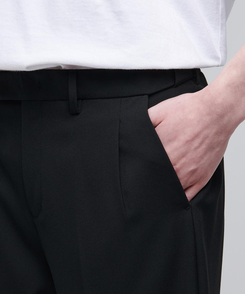 MUSINSA STANDARD Lightweight Wide Hidden Banding Crop Slacks [Black]