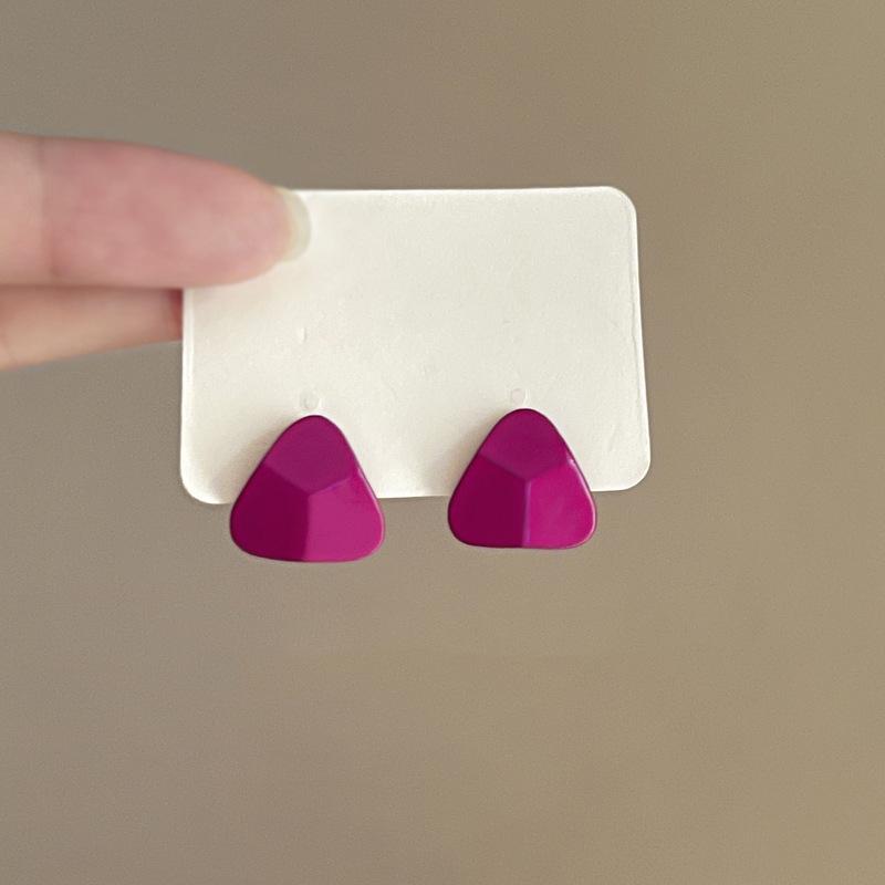 Треугольные серьги-пусеты розово-красного цвета, простые и милые, серьги с индивидуальным дизайном, модные серьги в сладком и крутом стиле, женские