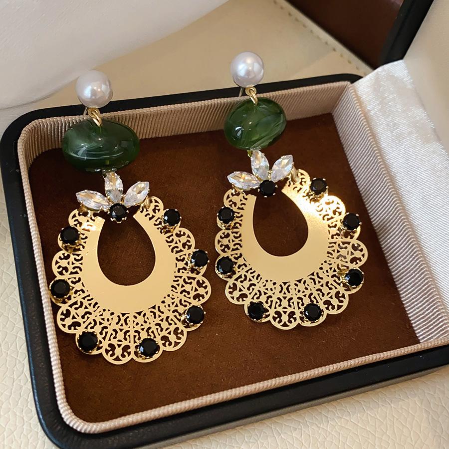 New Arrival Fashion Retro Palace Zircon Resin Pearl Earrings Unique Earrings Luxury High-end Earrings
