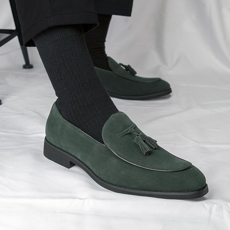 Fashion Casual Plus Size Leather Tassel Loafers Branded Men Formal Business Leather Shoes Fashionable Korean Style Pointed Leather Shoes