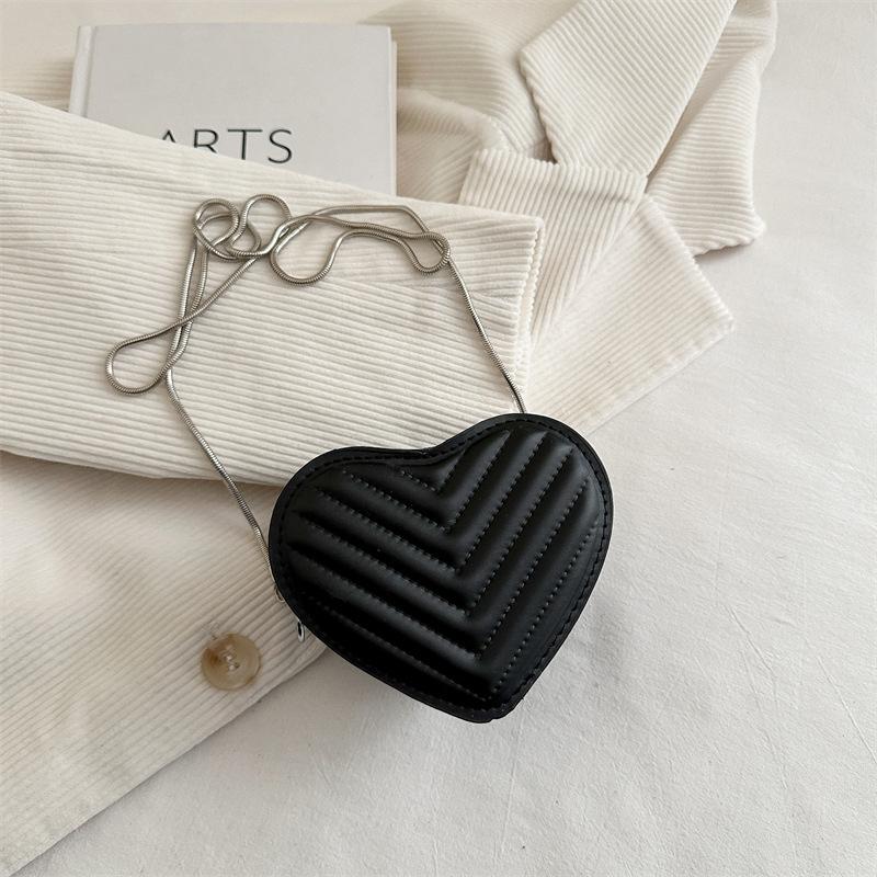 Простая однотонная маленькая женская сумка в иностранном стиле 2025 года, летняя новая сумка через плечо, текстурная сумка Love Bag, женская сумка