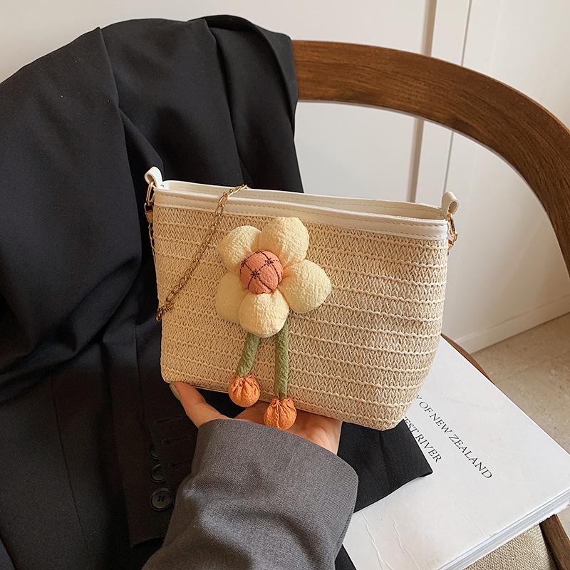 Pastoral Fengsen Girls' Straw Weaving Bag New Summer Flower Literary Weaving Bag One-shoulder Crossbody Small Square Bag