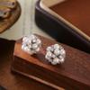 Серьги-пусеты из стерлингового серебра S925 с жемчугом и гортензией - Элегантный и универсальный женский аксессуар