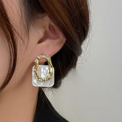 Корея Акриловая смола Геометрические квадратные подвесные серьги-гвоздики Новая мода Полые металлические трендовые серьги Ювелирный подарок
