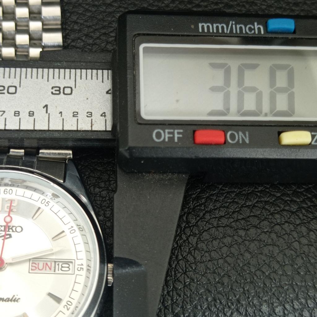 ВИНТАЖНЫЕ АВТОМАТИЧЕСКИЕ ЧАСЫ SEIKO 5 ВОССТАНОВЛЕННЫЕ ЯПОНИЯ МУЖСКИЕ СЕРЕБРЯНЫЙ ЦИФЕРБЛАТ a444581-1