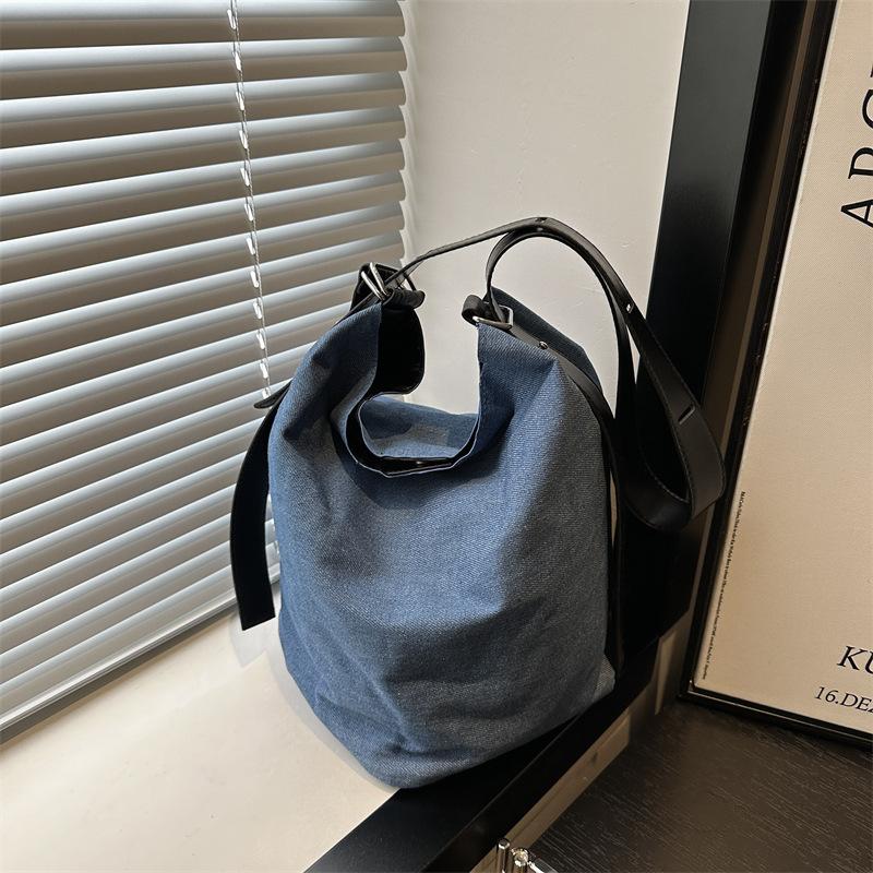 Large Capacity Denim Bag Women's 2025 Autumn New Trendy Shoulder Messenger Bag Large Bag Korean Niche Bucket Bag