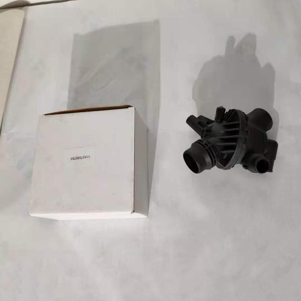 Водяной насос и термостат системы охлаждения BMW X3 11537586783