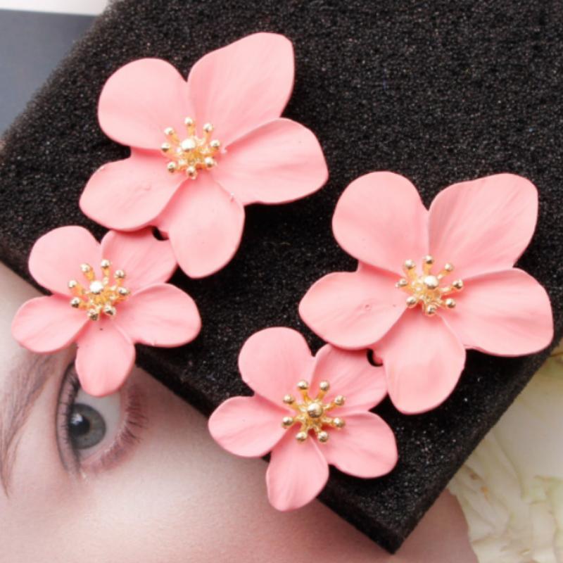 Женские корейские сережки в виде цветов