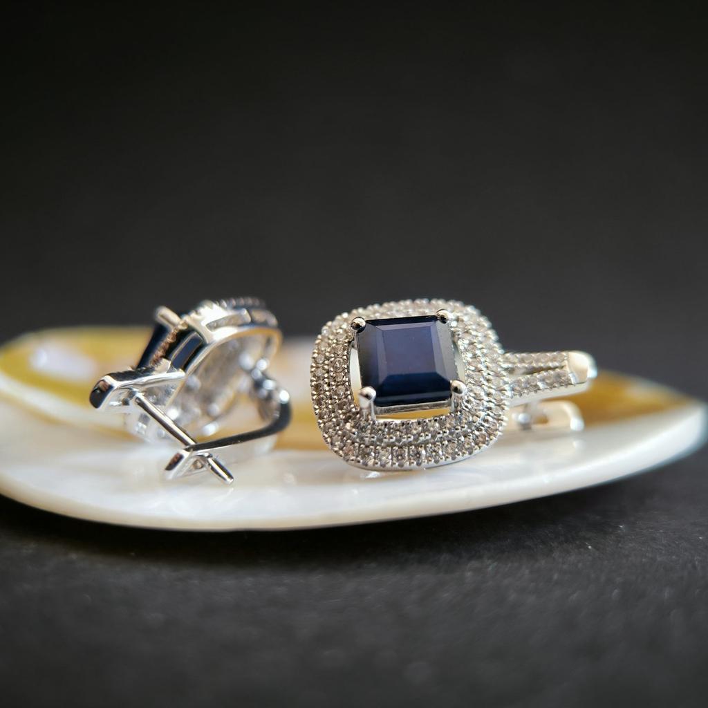Серебряные серьги с натуральным сапфиром 5.717ct, фианитами (2202585)