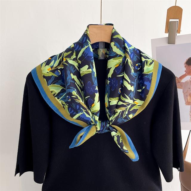 Дизайнерский велюровый квадратный шарф для женщин, шейный платок, галстук, модный маленький клетчатый шарф для волос на запястьях, новый платок, бандана 