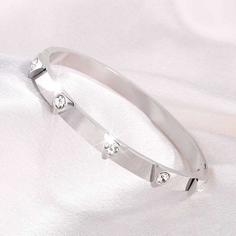 Triangular Girls High-end Fashion and Creative All-match Bracelet Bracelet