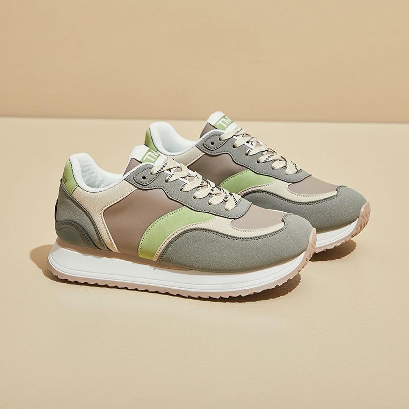 Женские повседневные удобные кроссовки на толстой платформе для ходьбы, нескользящие теннисные туфли на шнуровке, искусственная замша из искусственной замши в стиле пэчворк, рабочие кроссовки для женщин