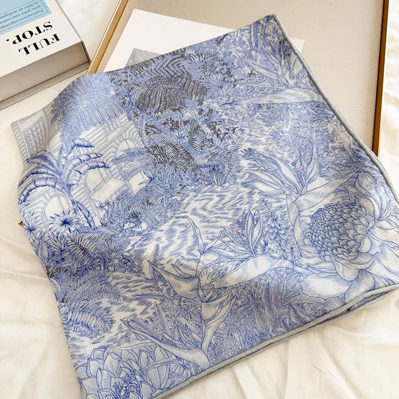 Stylish, simple and exquisite printed double-sided heterochrome silk scarves. It is good to wear silk wool square scarves for daily travel