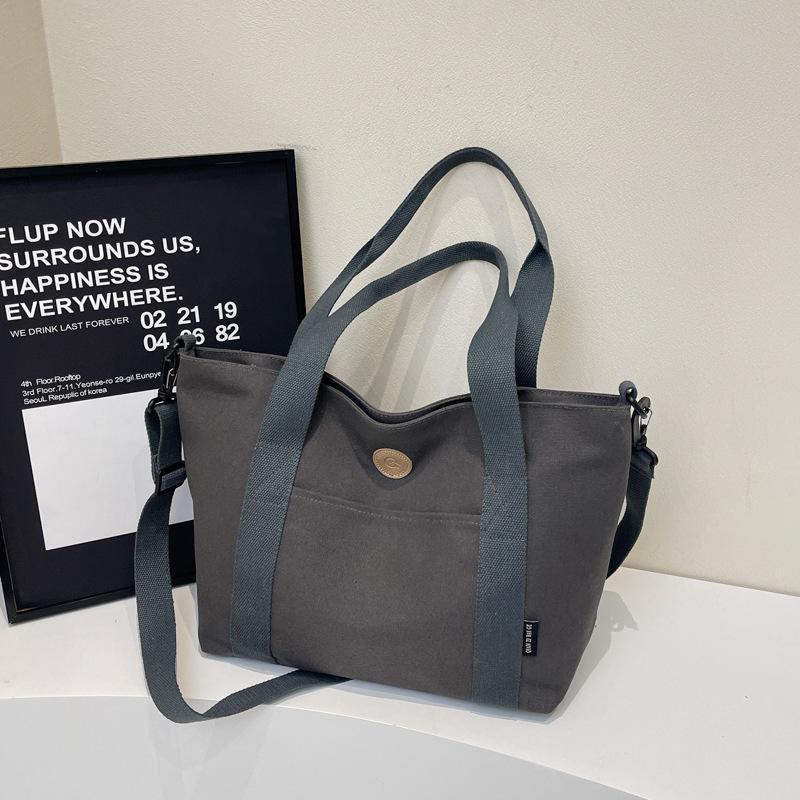 Большая вместительная тисненая сумка-тоут с буквами 2025 новая корейская версия маминой сумочки универсальная однотонная сумка через плечо модная