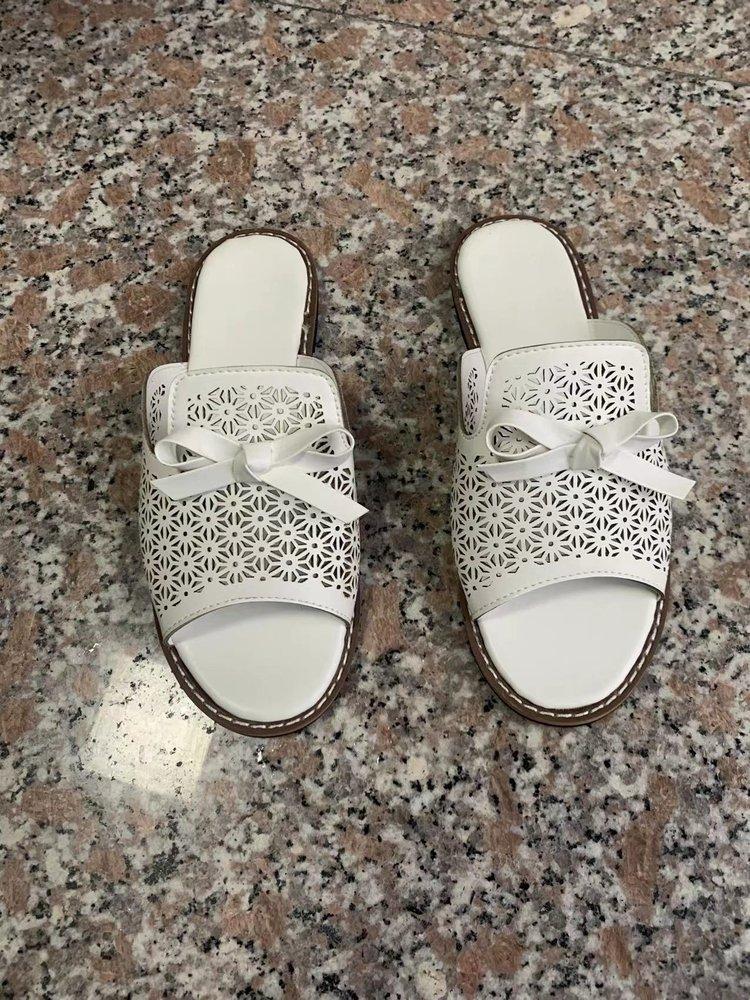 2025 летние новые односложные тапочки женские большие размеры плоские тапочки с бантом и рыбьим ртом, полые классные тапочки пятно 43