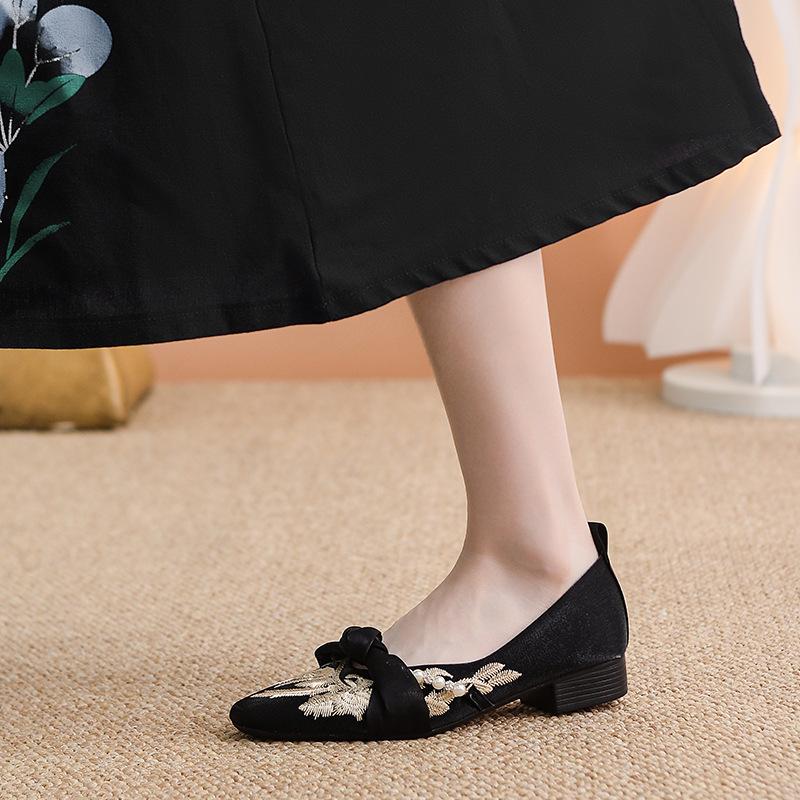 Свадебная обувь стиль новый китайский квадратный носок толстый каблук ретро одинарная обувь 2025 новая обувь ципао вышитая шапочка ladyshoes женская