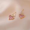 Изысканный комплект: серьги и колье с цветами из циркония и дизайном в виде сердца. Стильные украшения, подходящие для различных случаев.