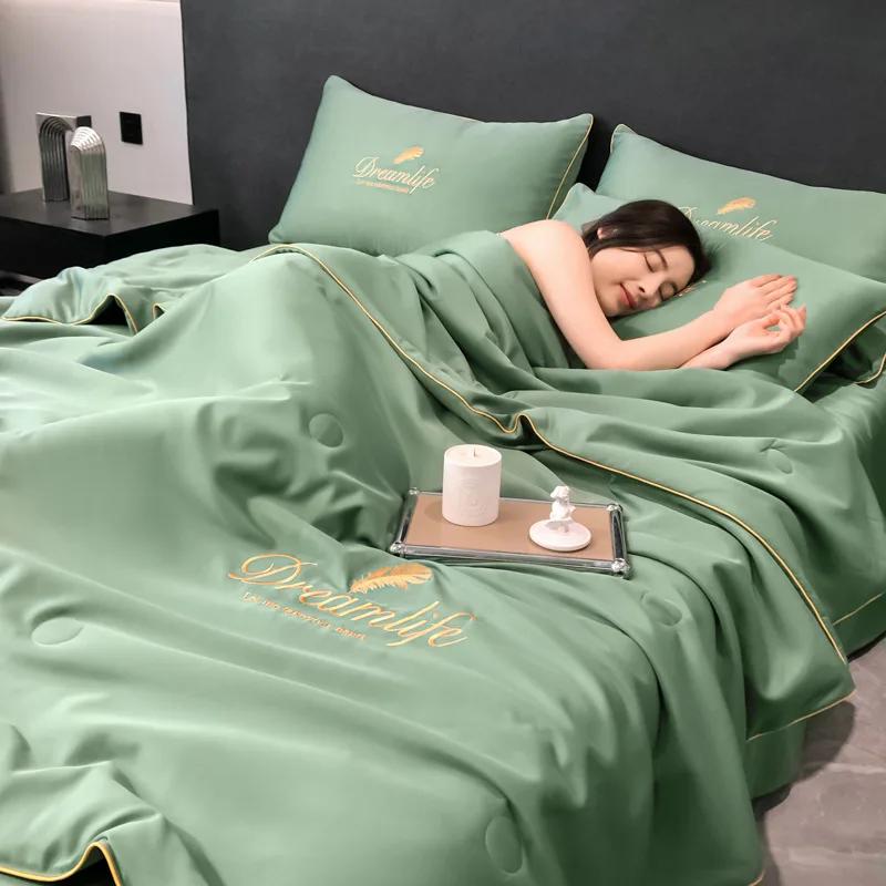 High-End Embroidery Silky Spring Autumn Quilt Comfortable Sleep Soft Breathable Blanket Skin-Friendly Air Conditioner Comforter
