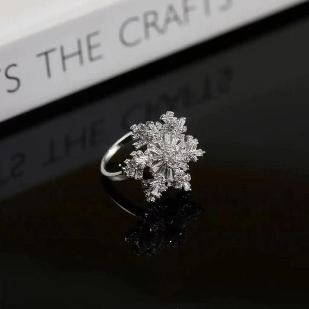 Fashion Luxury Crystal Rotatable Snowflake Rings for Women Anti Stress Anxiety Zircon Adjustable Ring Christmas Jewelry Gifts