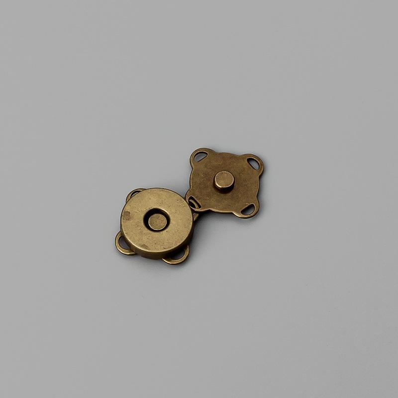 Сумка-коробка с магнитной застежкой «Цветок сливы», сшитая вручную, с потайной кнопкой «мать и дитя»