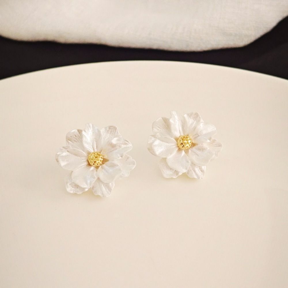 Exquisite Flower Earrings Irregular Petals Stud Fashion Petals Earrings Women