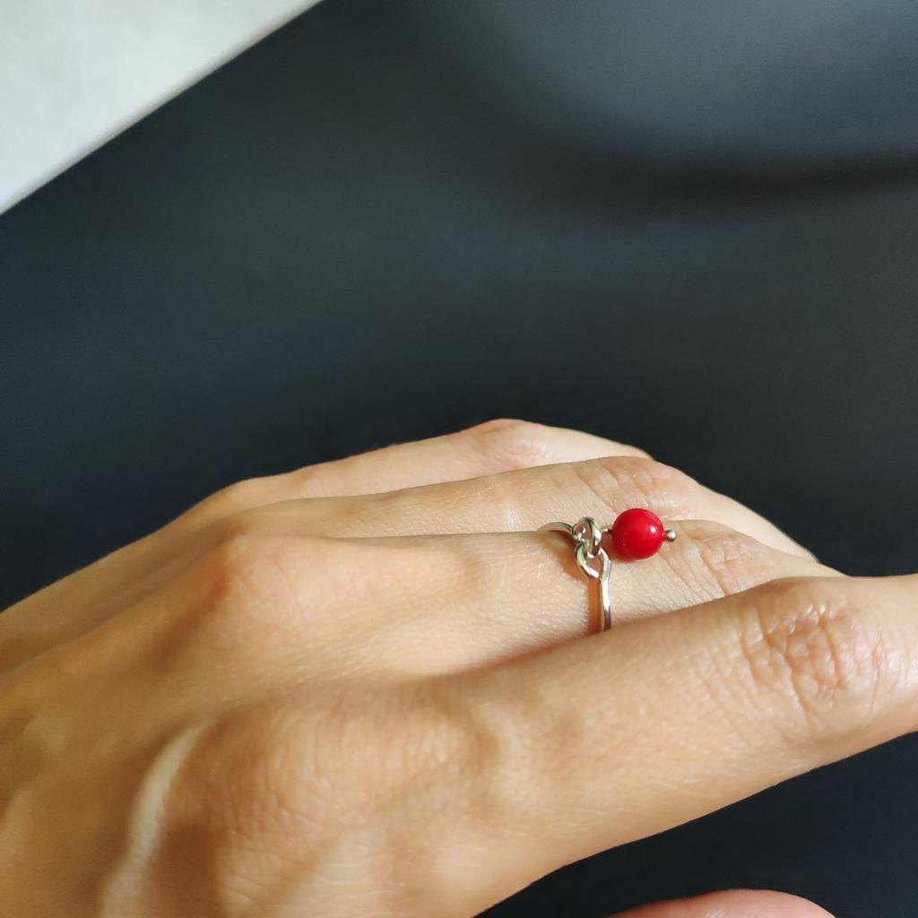 Серебряное кольцо с кораллом, вес изделия 1,7 гр (2145646)