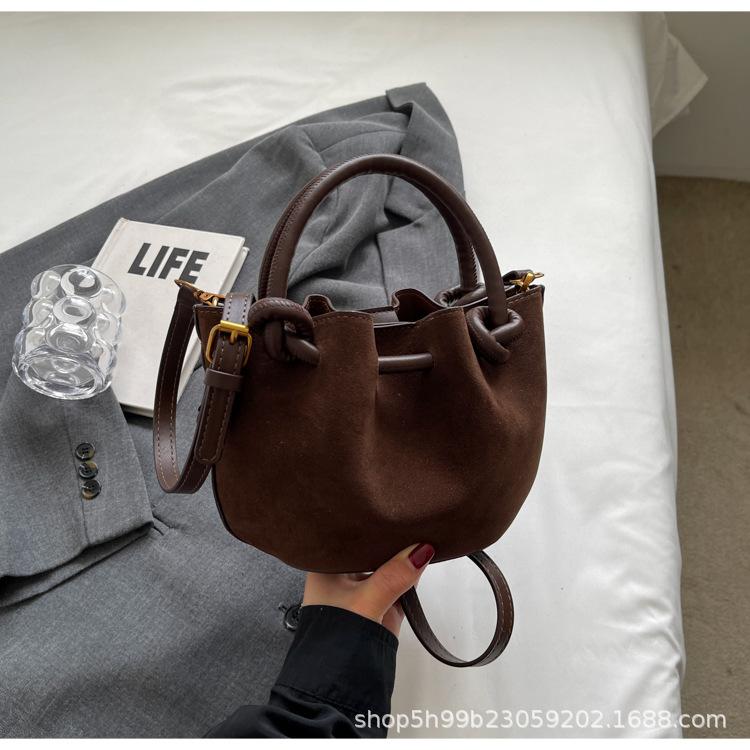 Осень и зима ретро матовая маленькая сумка женская новая универсальная сумка-мессенджер модная замшевая портативная сумка-ведро