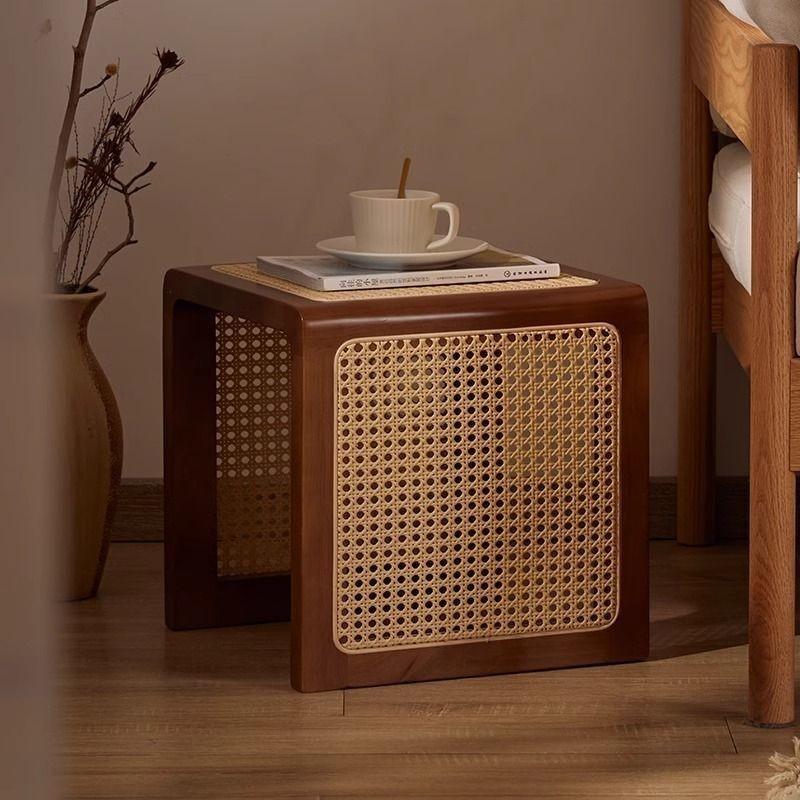 Бытовой многофункциональный квадратный табурет из цельного дерева и ротанга, угловой прикроватный столик для небольшой квартиры, табурет для пеленания обуви