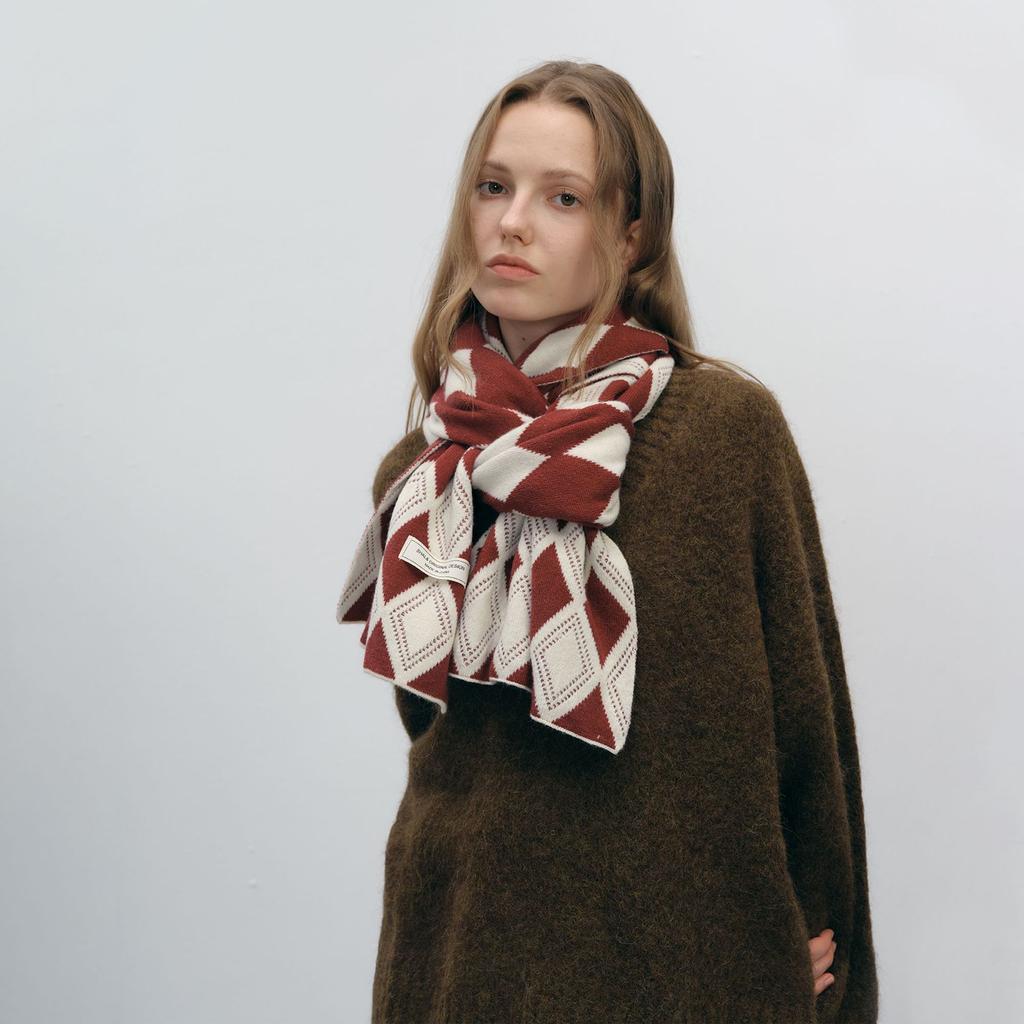 Niche Designer Versatile Warm Senior Sense Winter Warm Two-color Rhombus Knitted Plaid Scarf Women