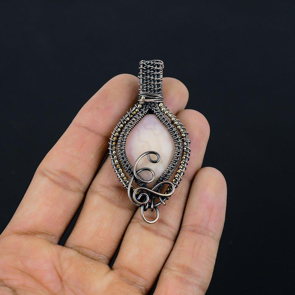 Подвеска из розового опала ручной работы, обернутая медной проволокой 999 пробы, уникальное дизайнерское украшение, для женщин