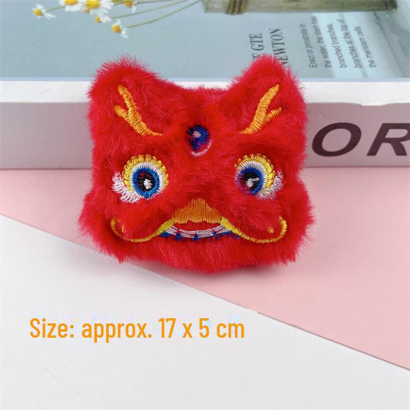 Новогодняя плюшевая брошь в виде змеи и льва, кулон в виде кролика с одеждой, обувью, шляпами - украшение для подарка