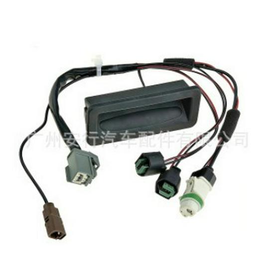 LR071911 LR015458: Rear Tailgate Wiring Harness for 2010 Land Rover Discovery (4th Gen)