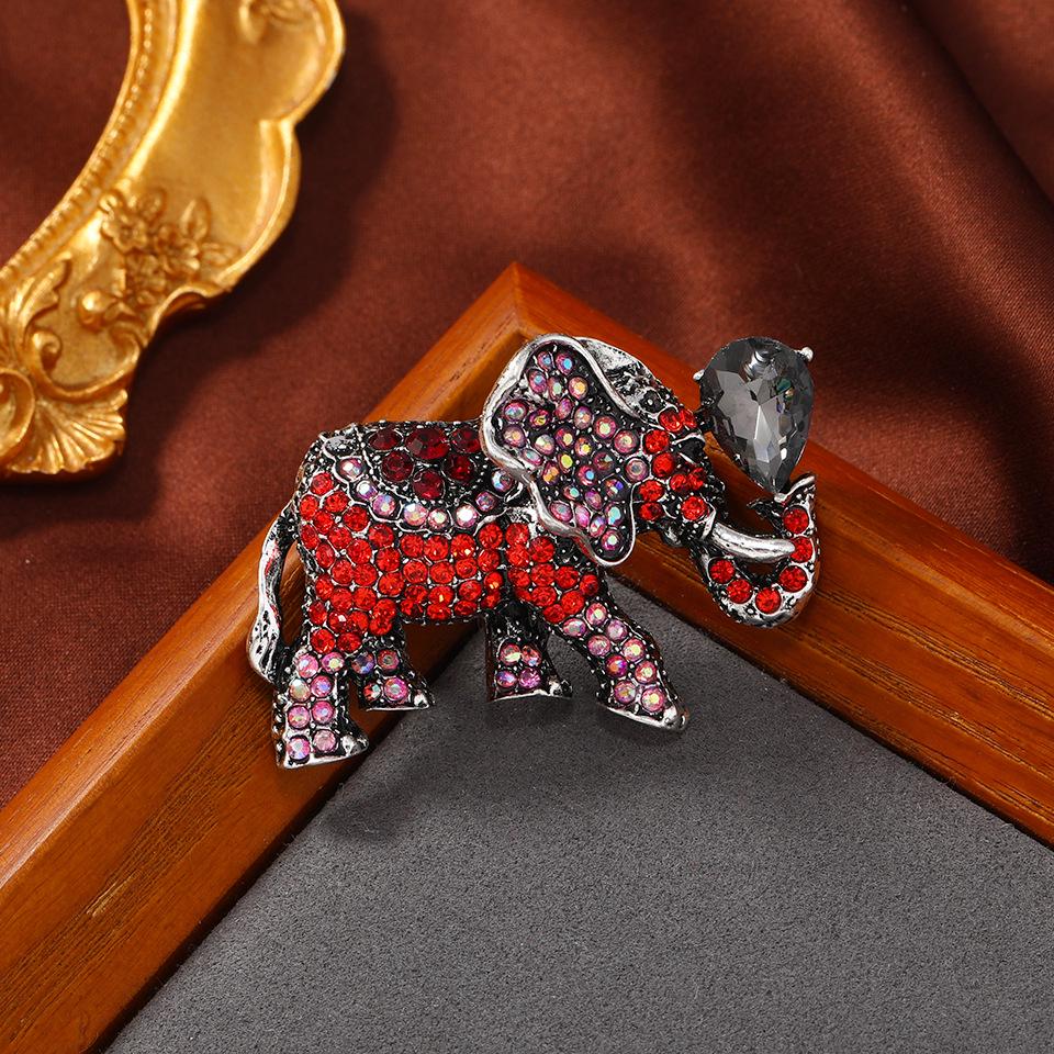 Retro Crystal Wealth Elephant Brooch – Rhinestone Alloy Animal Ornament for Outerwear Accessories and Gifts