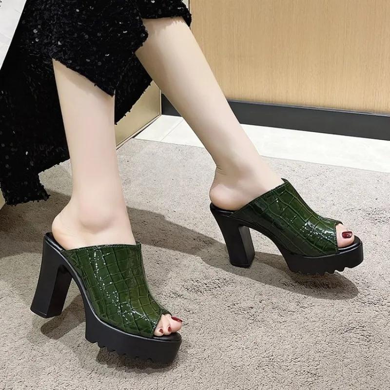 2024 Дизайнерские женские тапочки с открытым носком, модные туфли-гладиаторы на платформе, женские босоножки на высоком квадратном каблуке, размеры 35-40