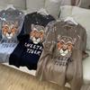 Ayollar uchun bahor va yozda multfilm bosmali leopard boshi qisqa yengli futbolka, yangi koreys uslubidagi dangasa keng yarim yengli top