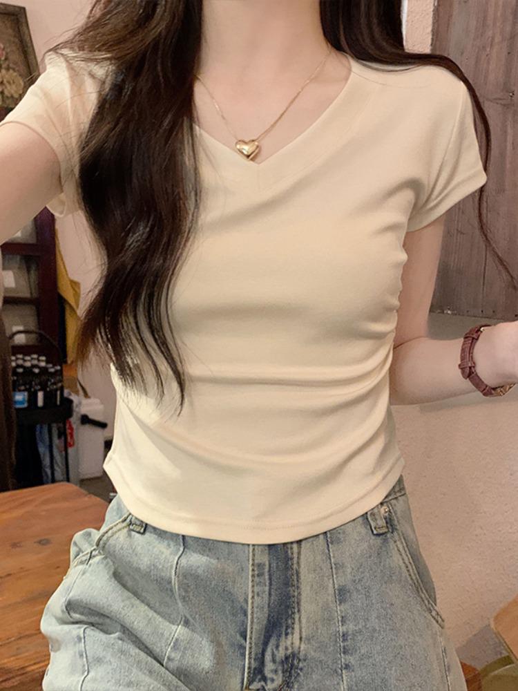 Женская облегающая летняя футболка Petite с V-образным вырезом: Американский стиль, сладкий и пряный, прямой крой плеч, топ с короткими рукавами.