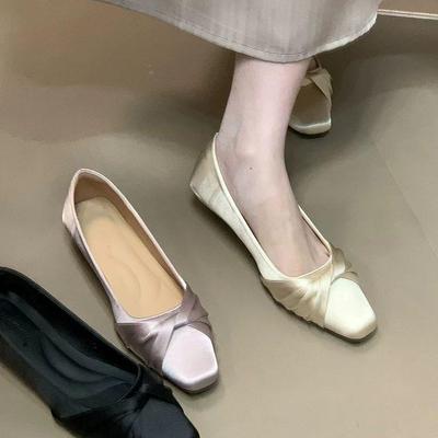 Абрикосовые атласные туфли-слипоны на танкетке - Женская обувь для работы и вечерних выходов