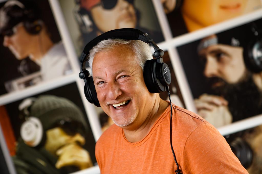 Динамический монитор с драйвером ULTRASONE Signature PURE 50 мм из майлара Оснащен технологией 3 LE Съемный витой кабель 2 м В комплект входит сумка для переноски Гарантия 2 года