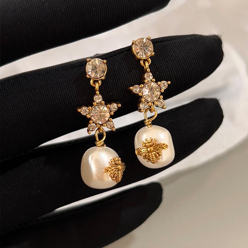 Серьги-пусеты «Бриллиантовая звезда пчела» с имитацией жемчуга, средневековые винтажные серьги с темпераментом, ретро нишевые серьги женские