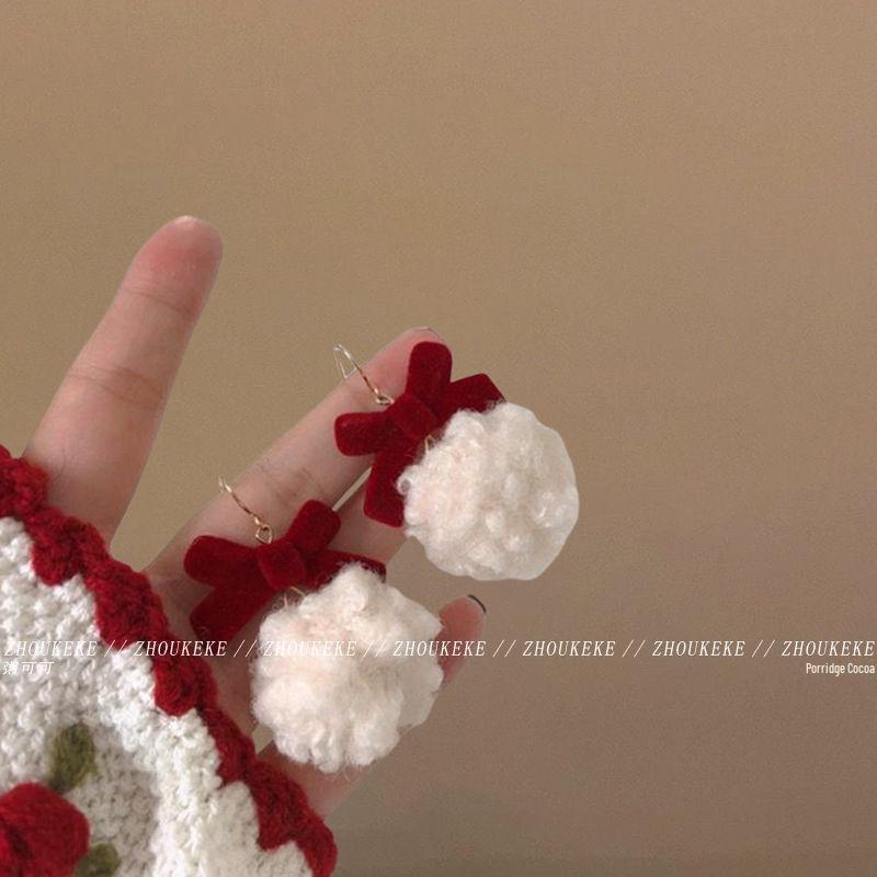 2024 Красные бархатные плюшевые серьги-бантики: Уникальный дизайн мехового шарика осень-зима для женщин