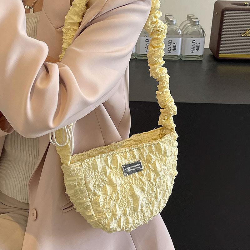 Korean version of fashion texture pleated shoulder cloud bag casual versatile niche foreign style literary and artistic style messenger women's bag