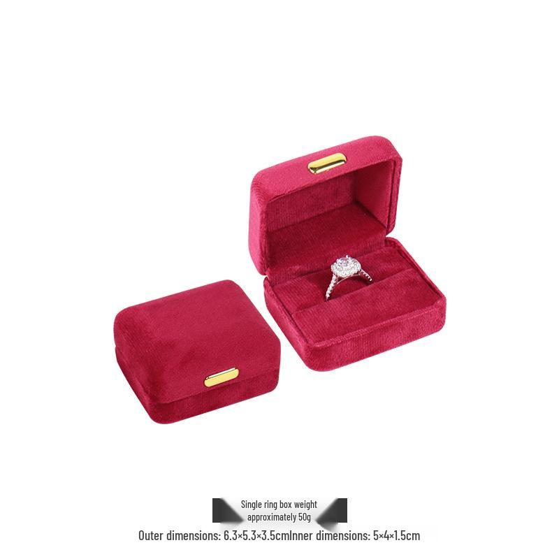 Бархатная шкатулка для украшений с золотой пряжкой и закругленными углами для колец, ожерелий и браслетов