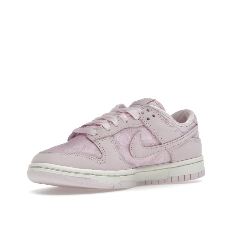 Nike Кроссовки для женщин Nike Dunk Low WMNS Regal Pink HJ5870-600