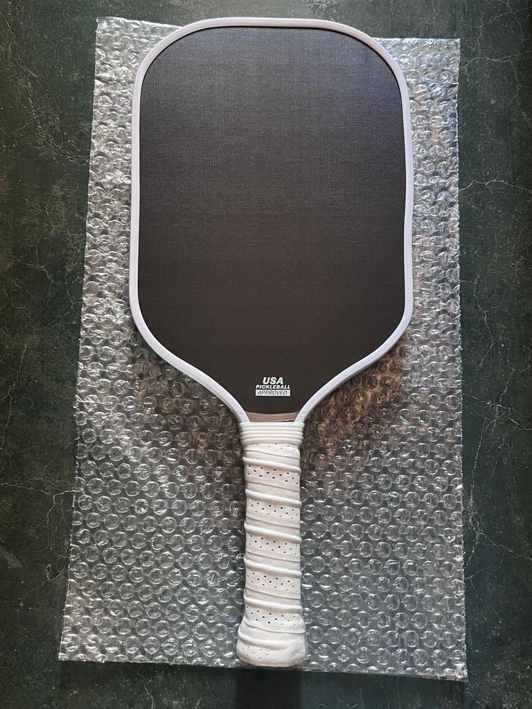 Падл для пиклбола из углеродного волокна T700 с матовым покрытием тканевой текстуры, толщина 16 мм, качество для профессиональных соревнований.