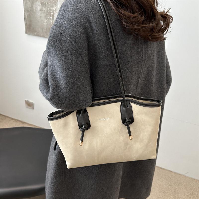 Stylish Large Capacity Tote Bag For Women In Chic Retro Design With Multiple Color Options