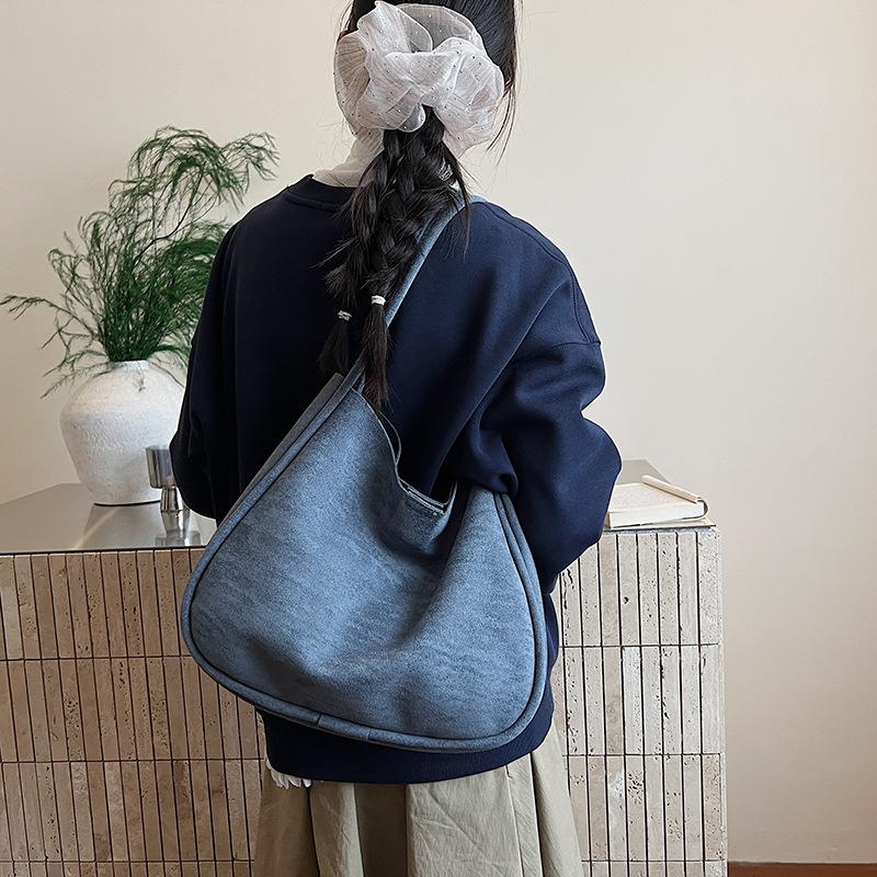 Вместительная сумка-тоут женская 2025 осень новая в ленивом стиле на плечо сумка-тоут универсальная сумка под мышкой